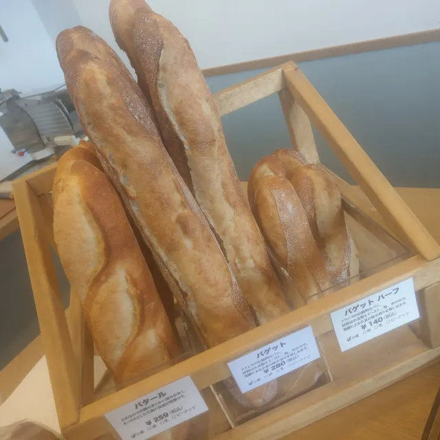 Baguettes and loaves in a wooden bakery basket