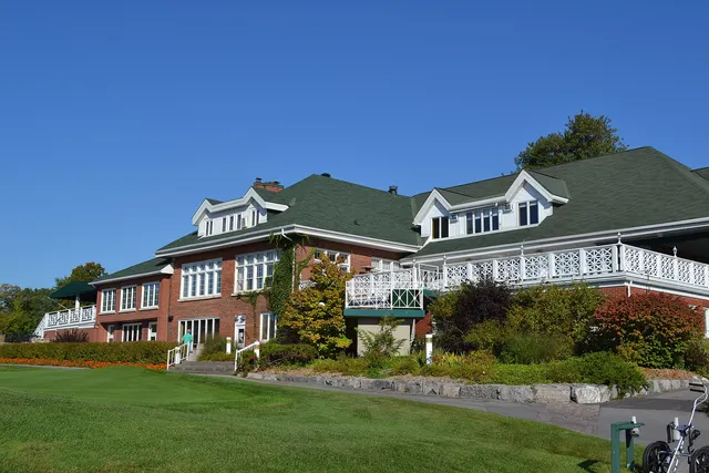Chalet de brique du Club de golf Rivermead à Gatineau