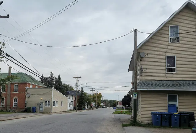 Rue Clarendon au centre du village de Quyon, dans le Pontiac