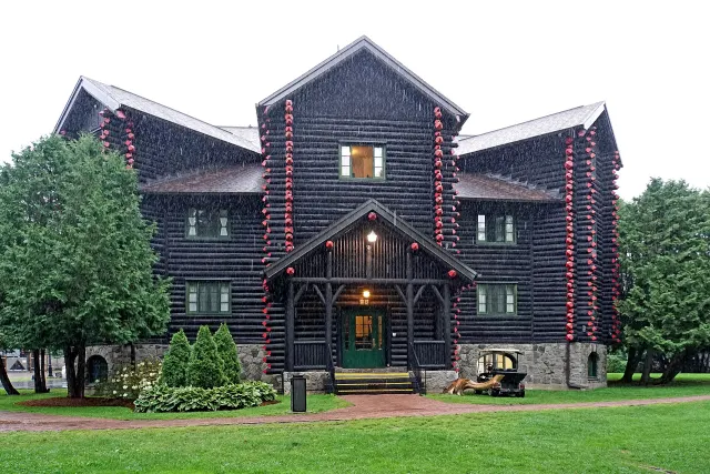 Dark log façade of the Château Montebello, main entrance and lawn